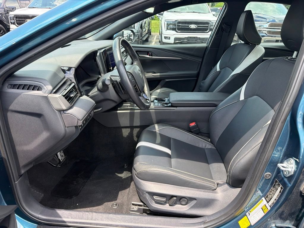 Used 2025 Toyota Camry SE FWD image 6