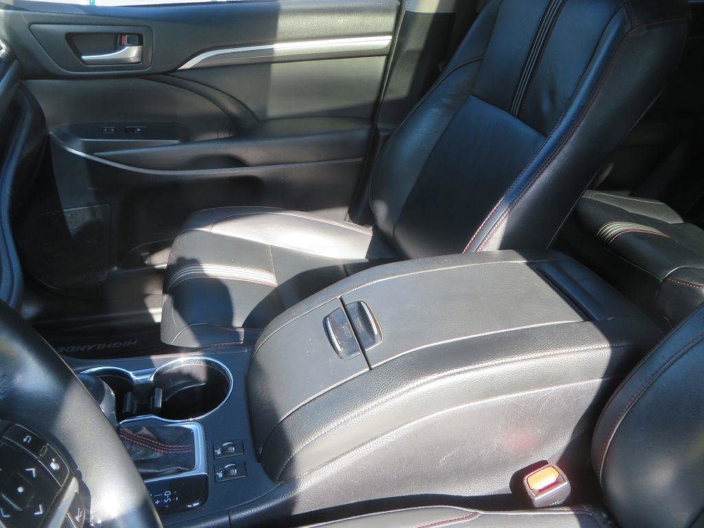 Used 2019 Toyota Highlander SE FWD image 22