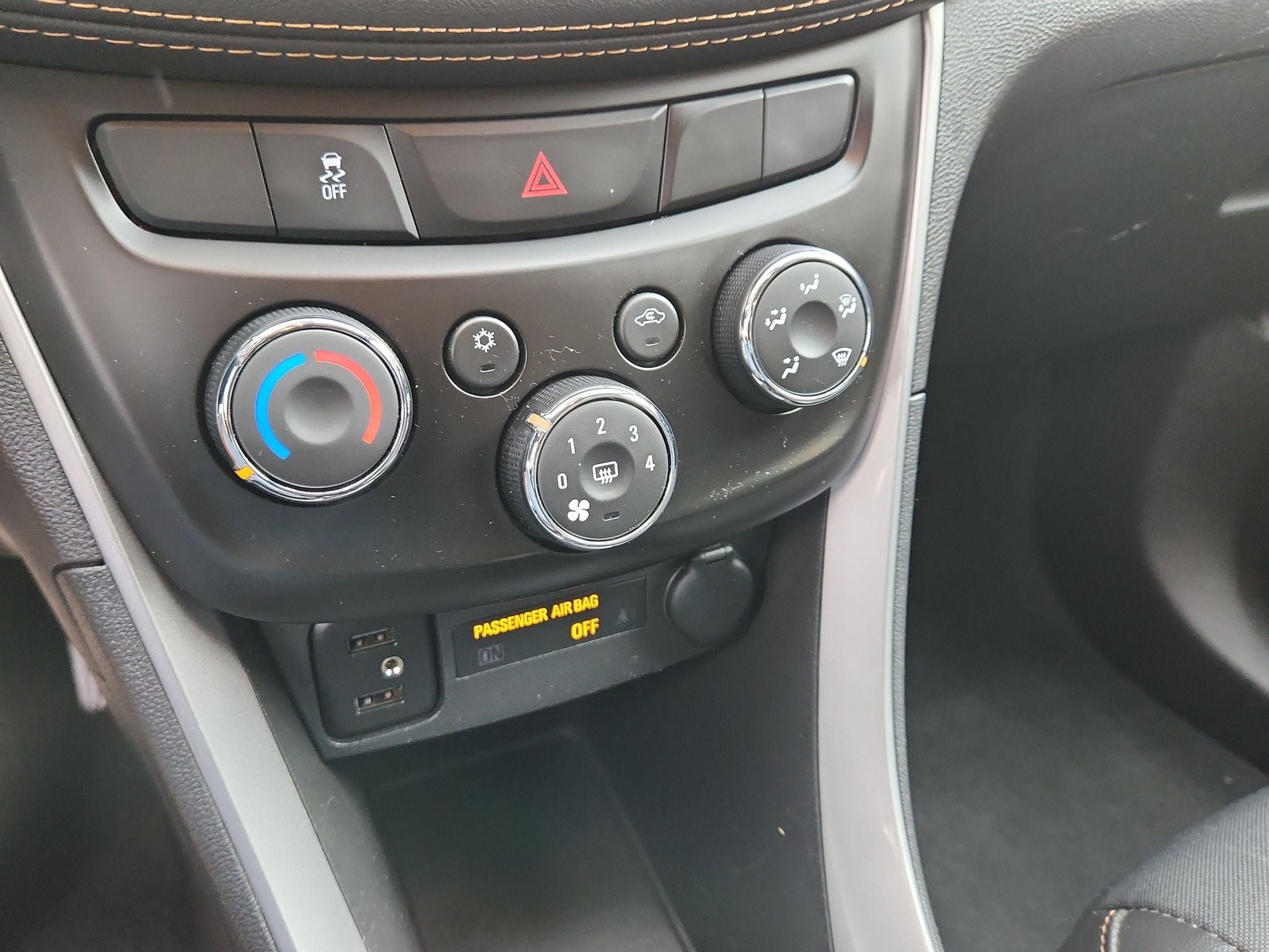 Used 2021 Chevrolet Trax LT AWD/4WD image 25