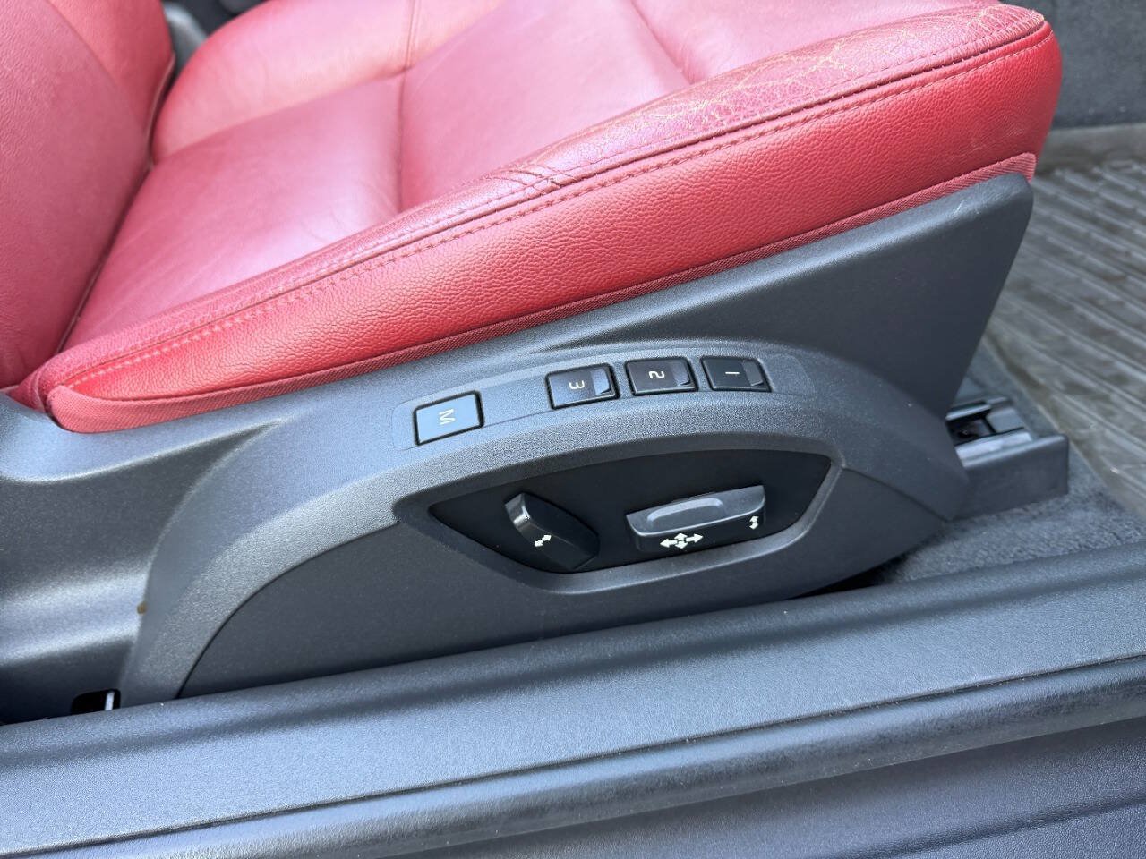 Used 2013 Volvo C70 T5 FWD image 39