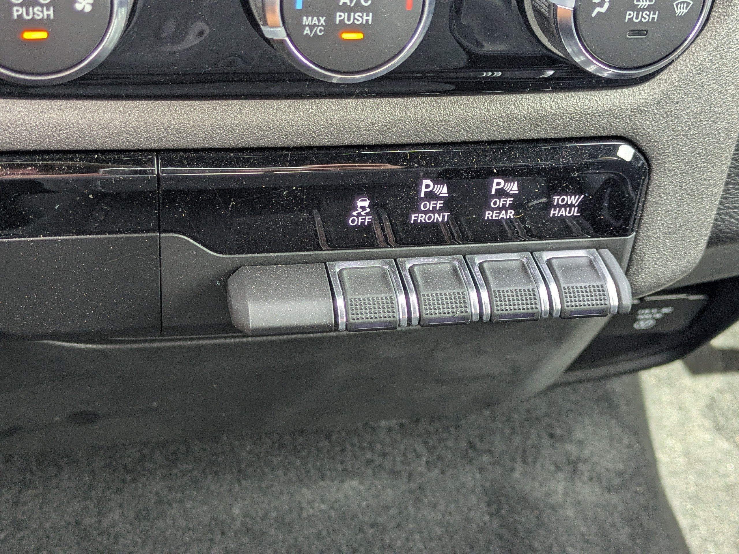 Used 2025 RAM 1500 Warlock AWD/4WD image 30