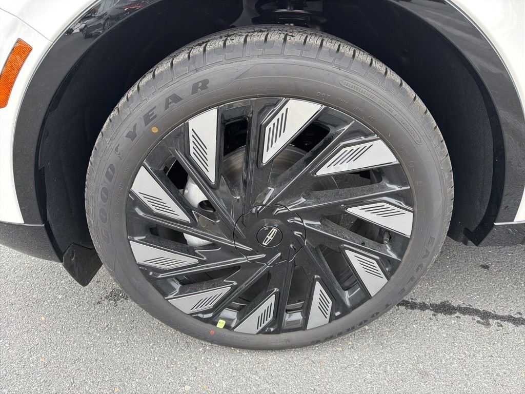 New 2026 Lincoln Nautilus Reserve w/ Jet Appearance Package AWD/4WD image 13