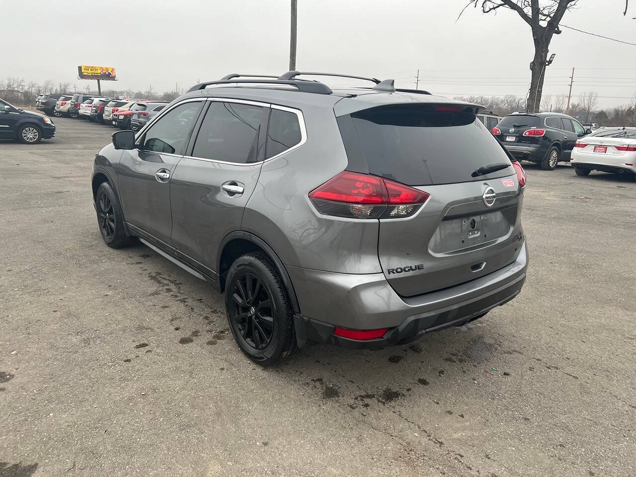 Used 2018 Nissan Rogue SV w/ Premium Package FWD image 5