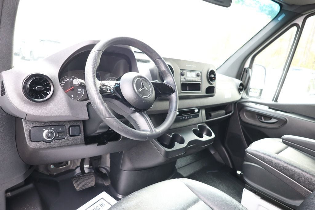 Used 2025 Mercedes-Benz Sprinter 2500 image 12