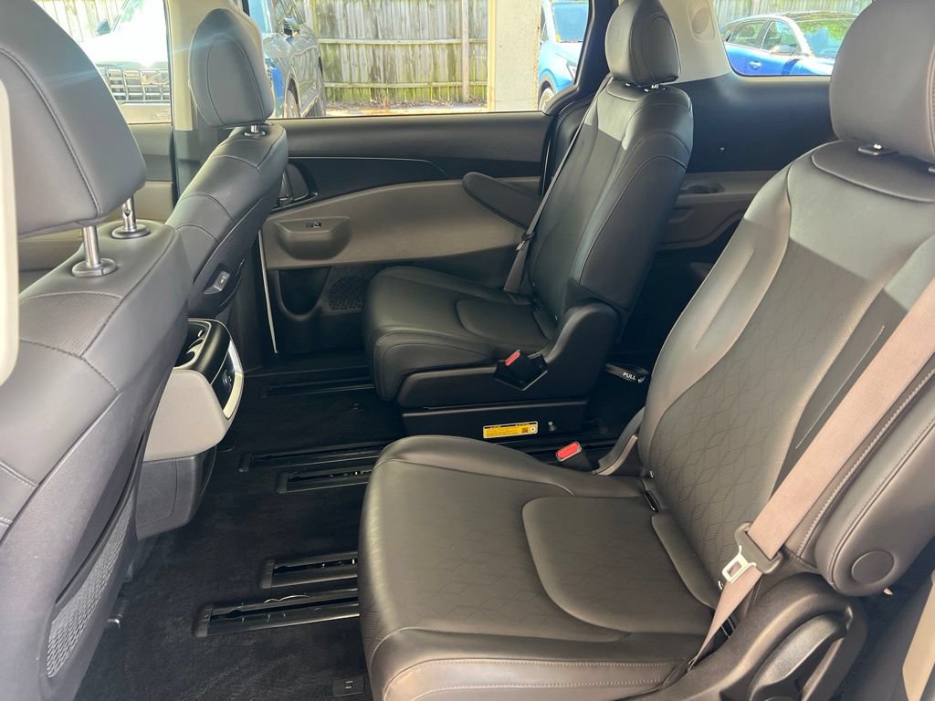 Certified 2025 Kia Carnival FWD image 8