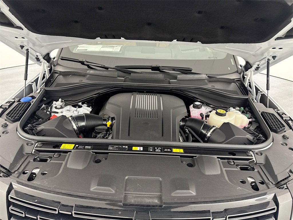 New 2025 Land Rover Range Rover SE image 29
