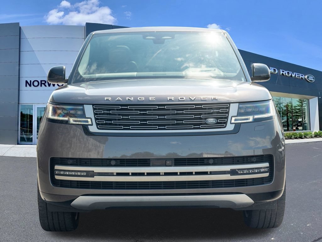 Used 2025 Land Rover Range Rover SE AWD/4WD image 2