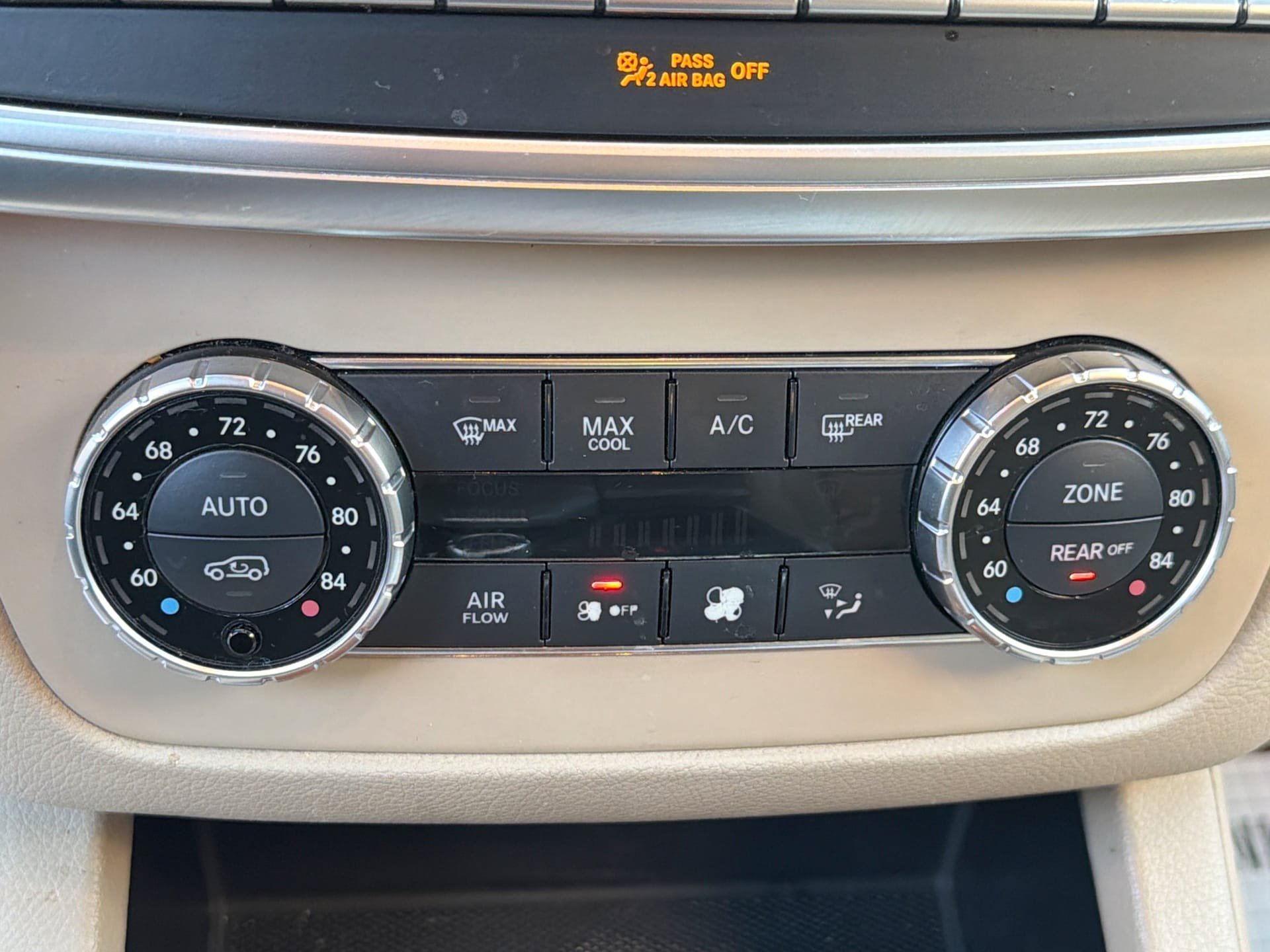 Used 2015 Mercedes-Benz GL 550 4MATIC image 17