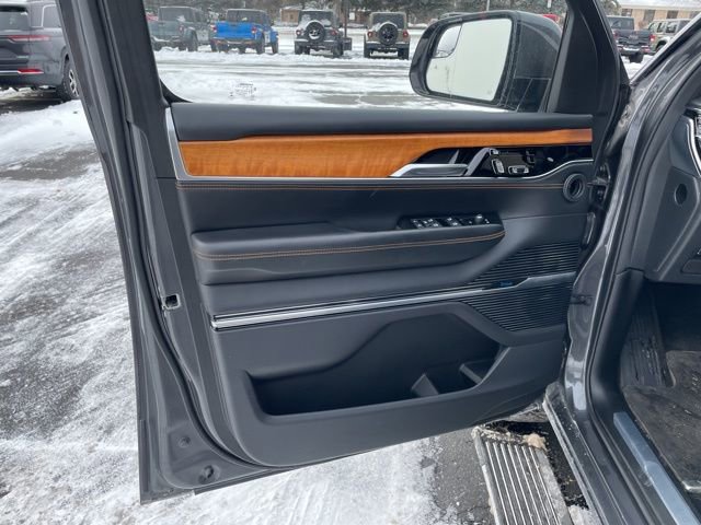 Used 2022 Jeep Grand Wagoneer Series III image 7