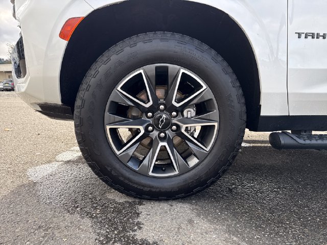 Used 2022 Chevrolet Tahoe Z71 w/ Luxury Package AWD/4WD image 32