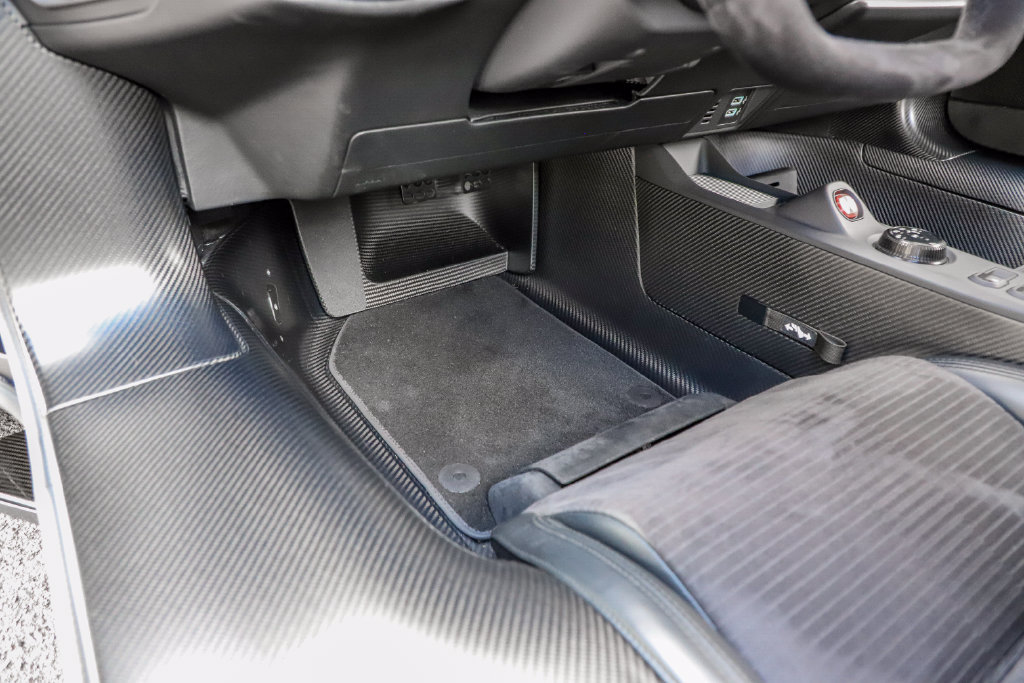 Used 2017 Ford GT RWD image 97
