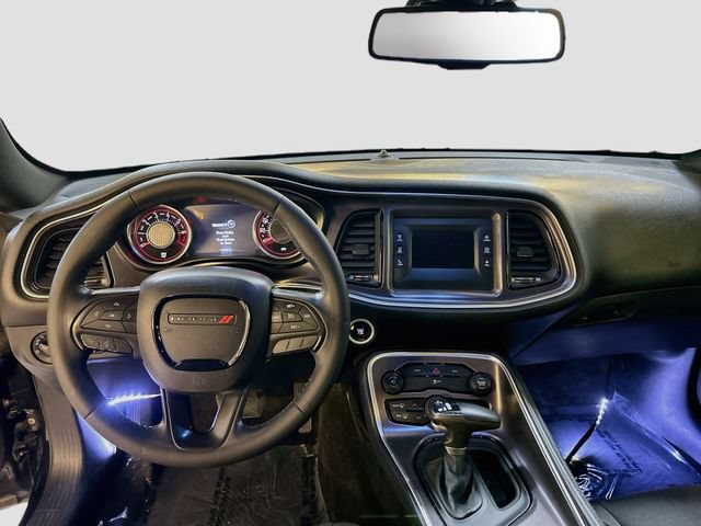 Used 2015 Dodge Challenger SXT RWD image 20