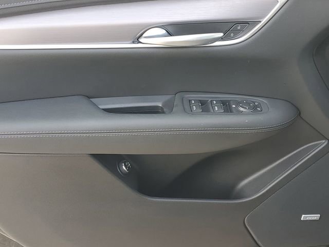 Certified 2025 Cadillac XT5 Luxury w/ LPO, Floor Liner Package AWD/4WD image 11