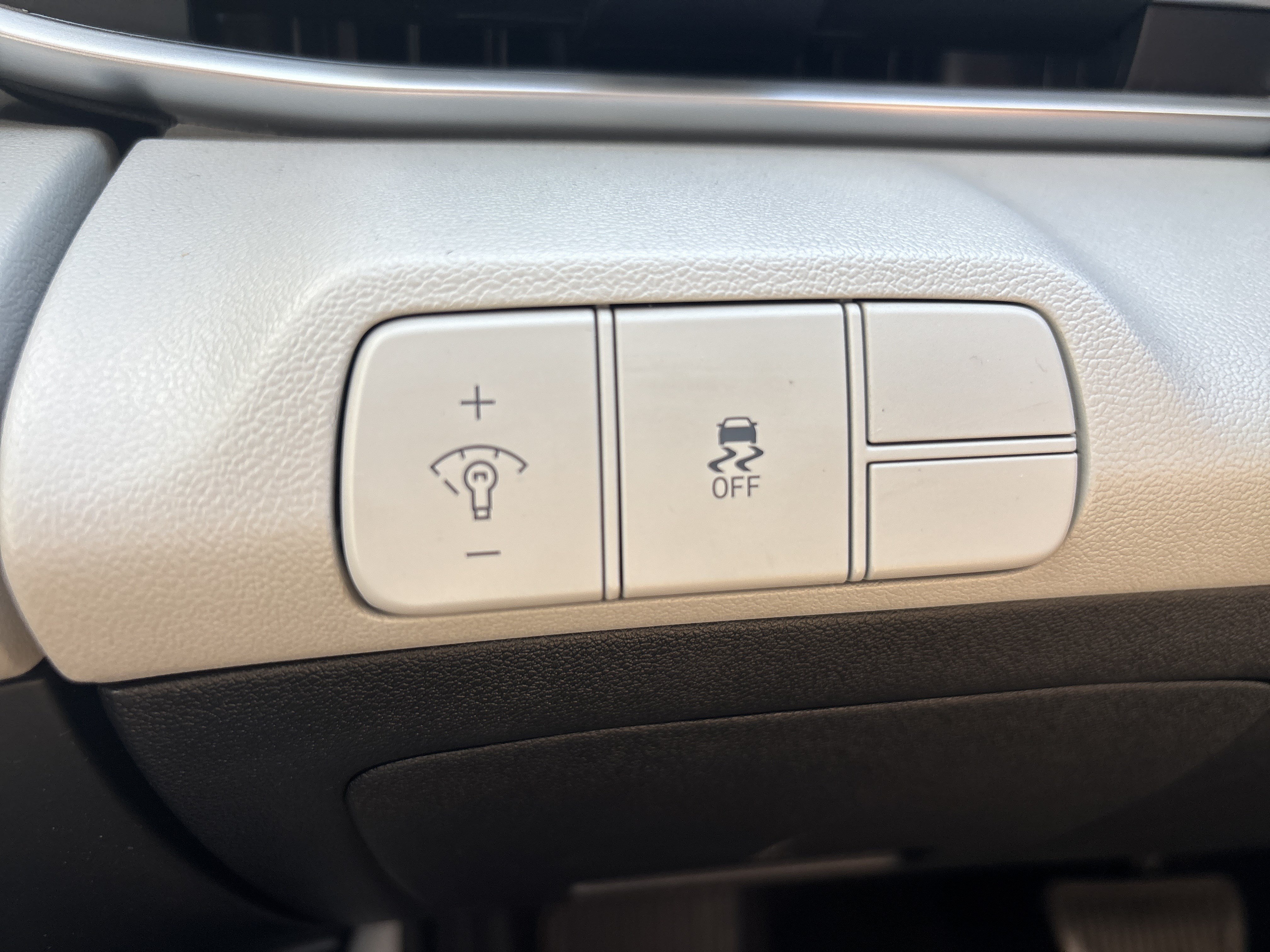 Used 2025 Hyundai Elantra Limited FWD image 19