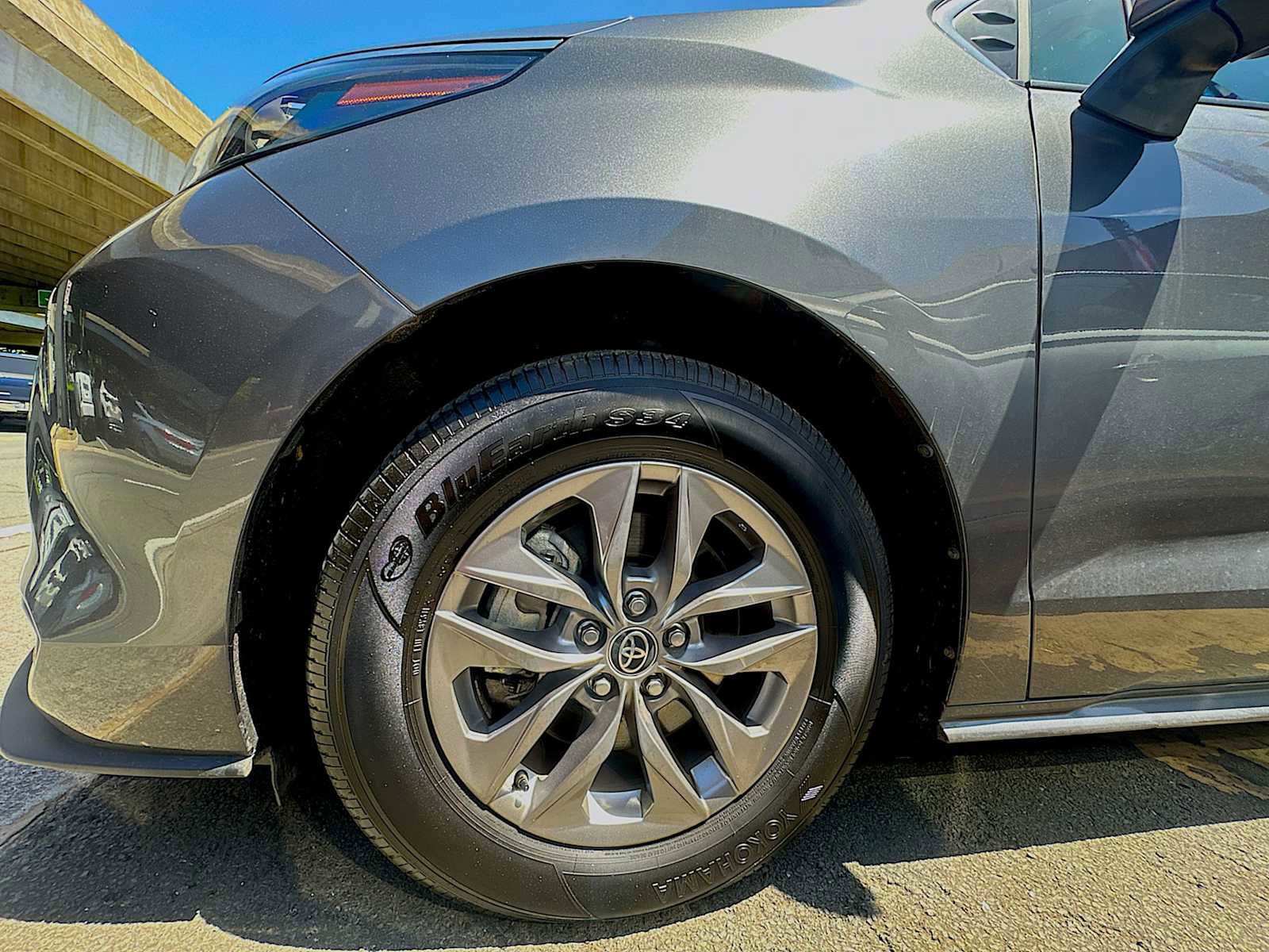 Used 2025 Toyota Sienna XLE w/ XLE Plus Package image 11