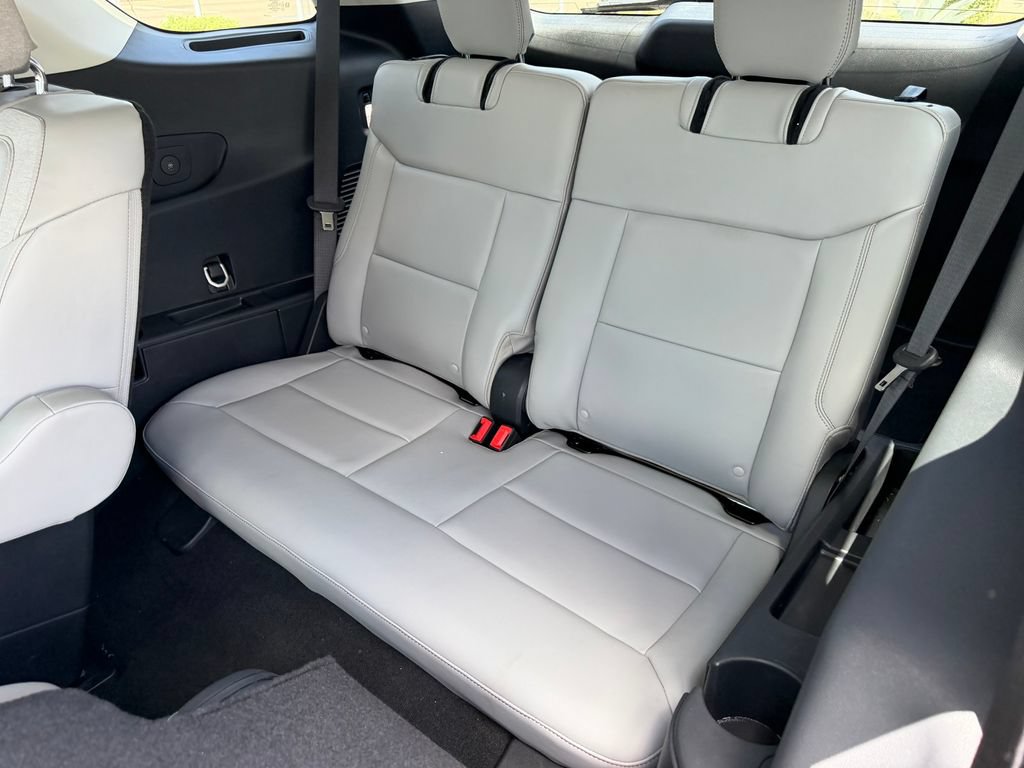 Used 2025 Ford Explorer Active w/ Active Comfort Package RWD image 12
