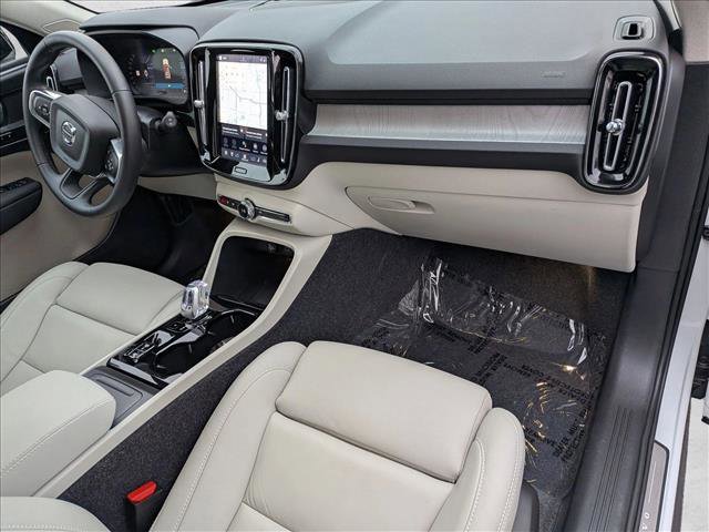 Certified 2026 Volvo XC40 B5 Plus w/ Protection Package Premier image 22