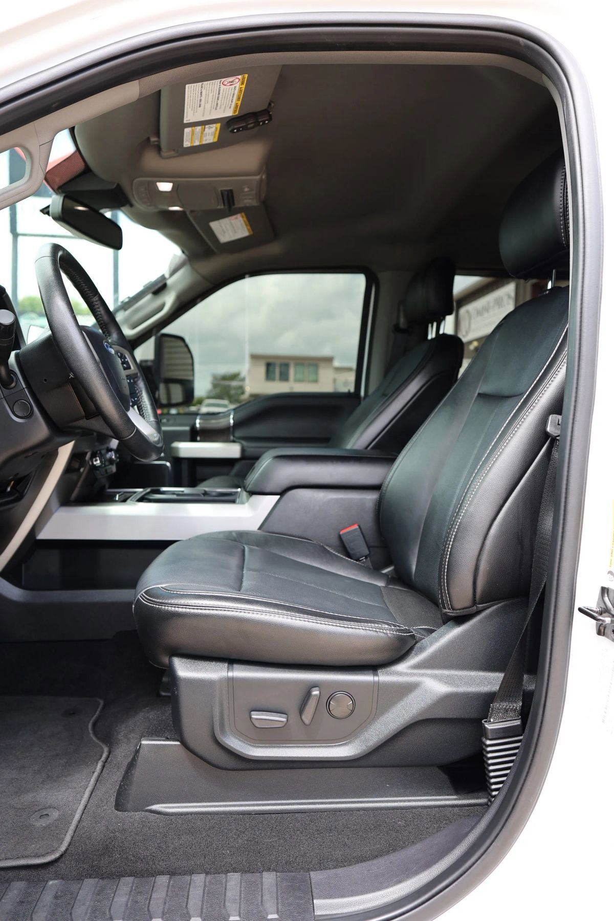 Used 2020 Ford F250 Lariat w/ Lariat Ultimate Package AWD/4WD image 31