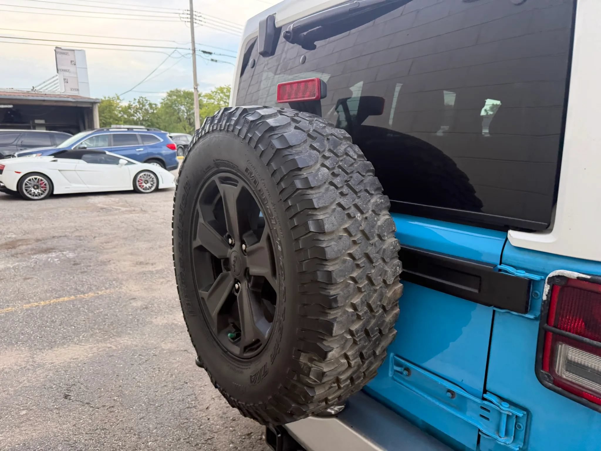Used 2017 Jeep Wrangler Unlimited Sahara w/ Quick Order Package 23E Chief AWD/4WD image 26