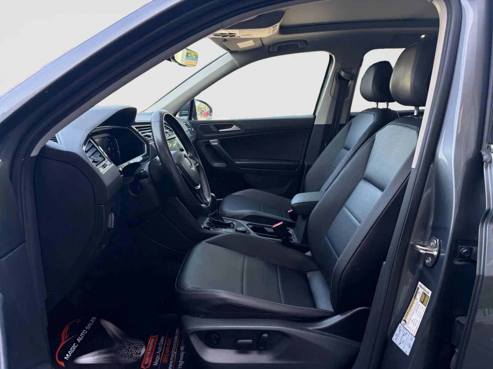 Used 2021 Volkswagen Tiguan SEL AWD/4WD image 12