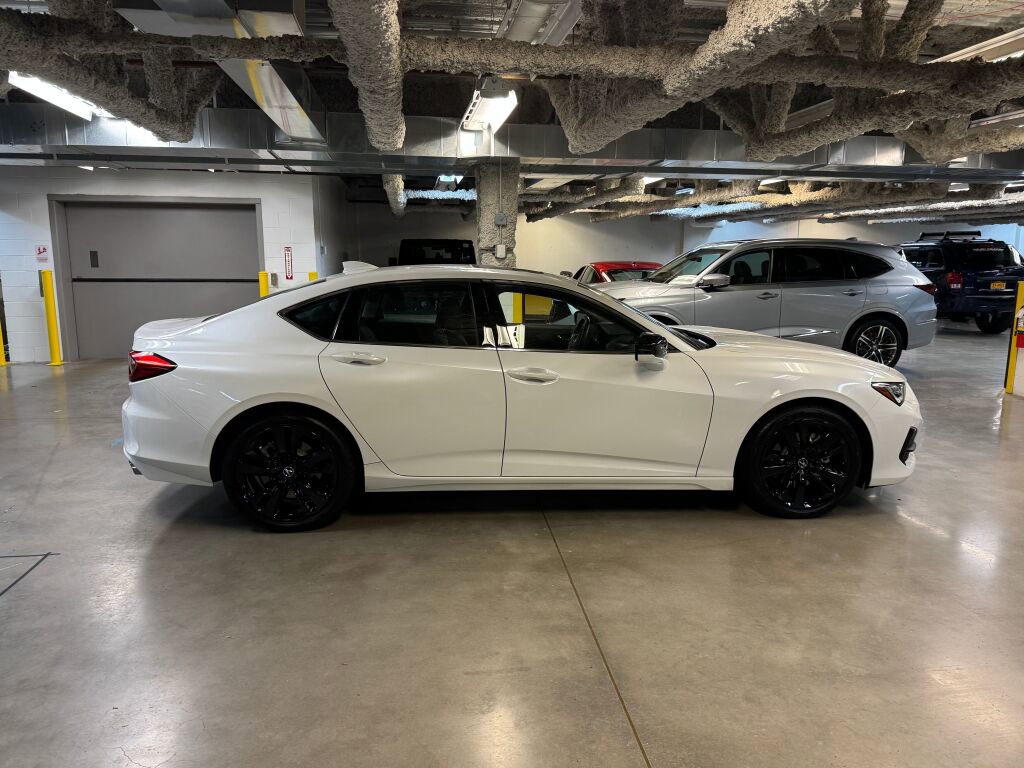 Certified 2022 Acura TLX w/ Technology Package image 6
