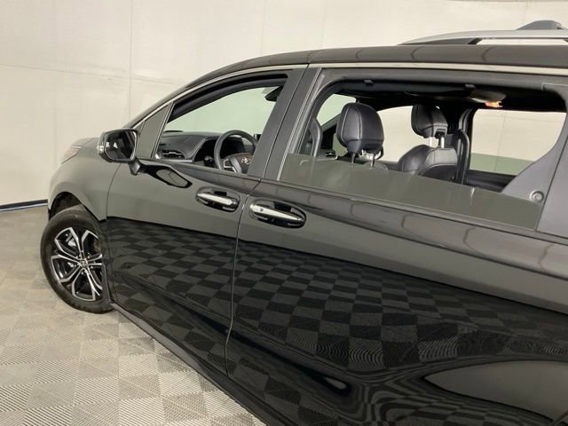 Used 2025 Toyota Sienna Platinum AWD/4WD image 42