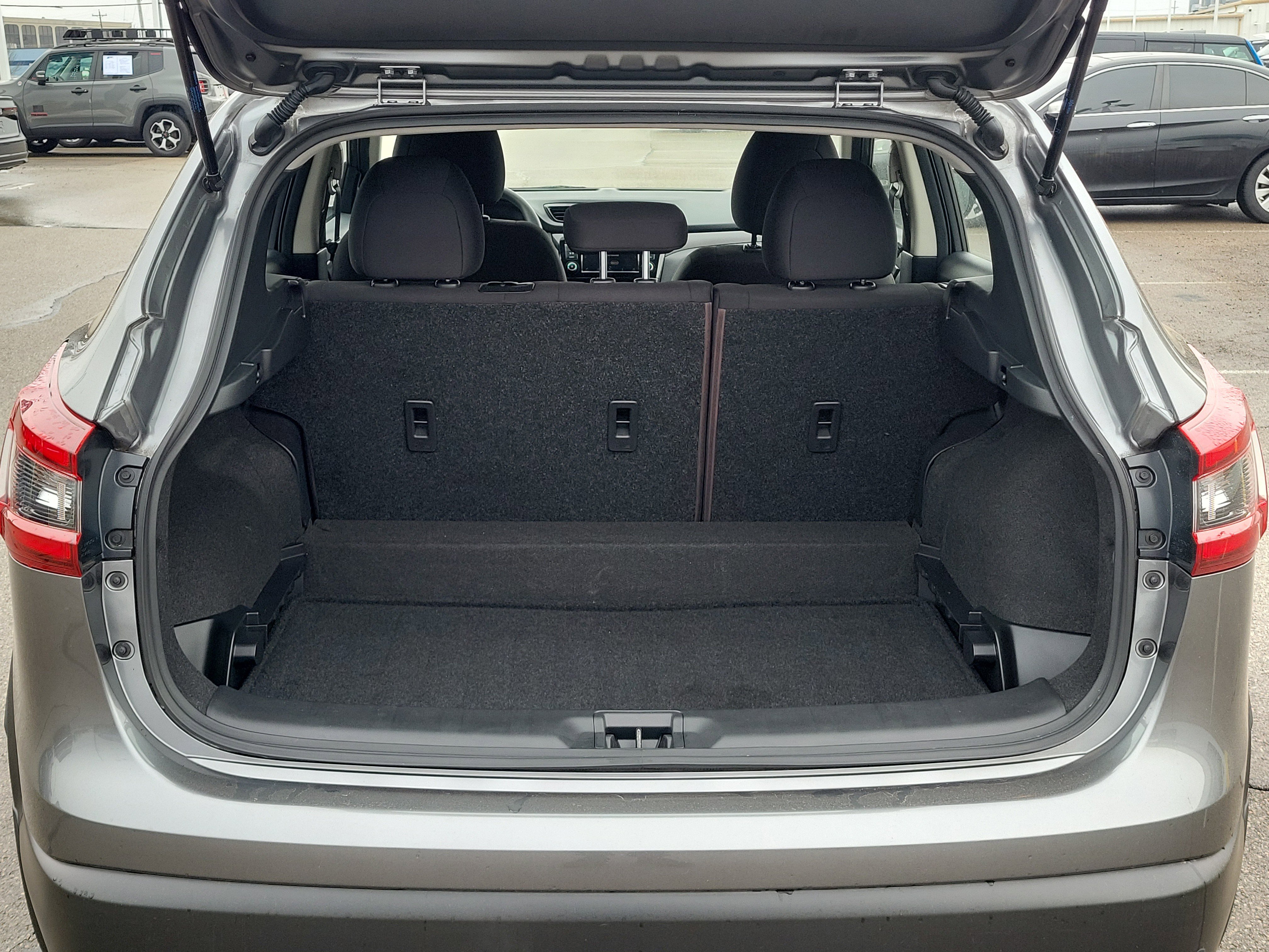 Used 2022 Nissan Rogue Sport S image 8