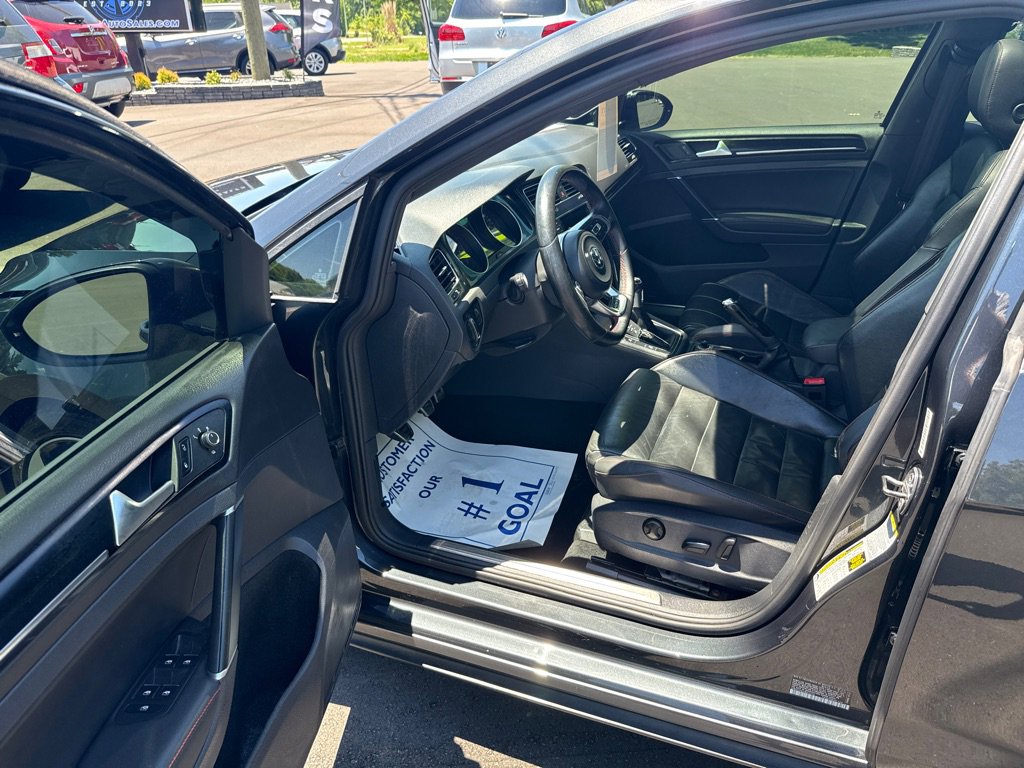 Used 2015 Volkswagen Golf 4-Door FWD image 9