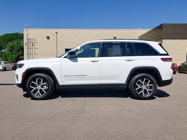 Used 2024 Jeep Grand Cherokee Limited w/ Luxury Tech Group II image 8