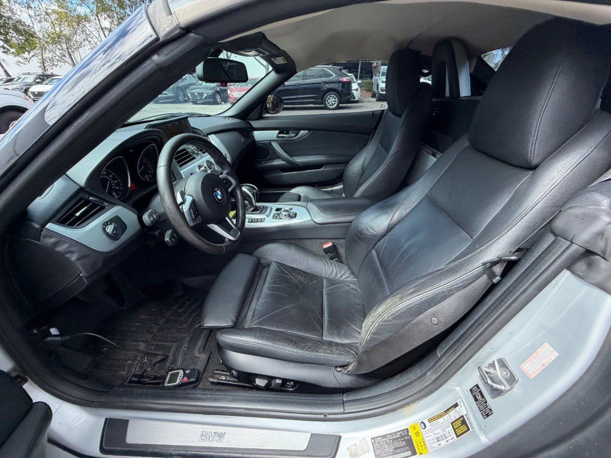 Used 2011 BMW Z4 sDrive35i image 9