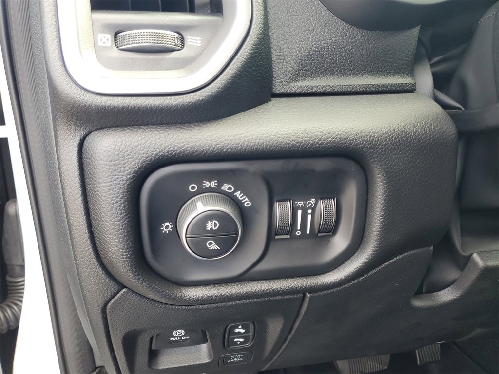 New 2025 RAM 1500 4x4 Crew Cab image 10