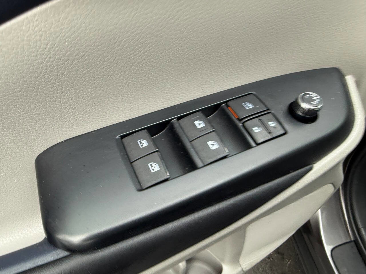 Used 2016 Toyota Highlander XLE AWD/4WD image 13