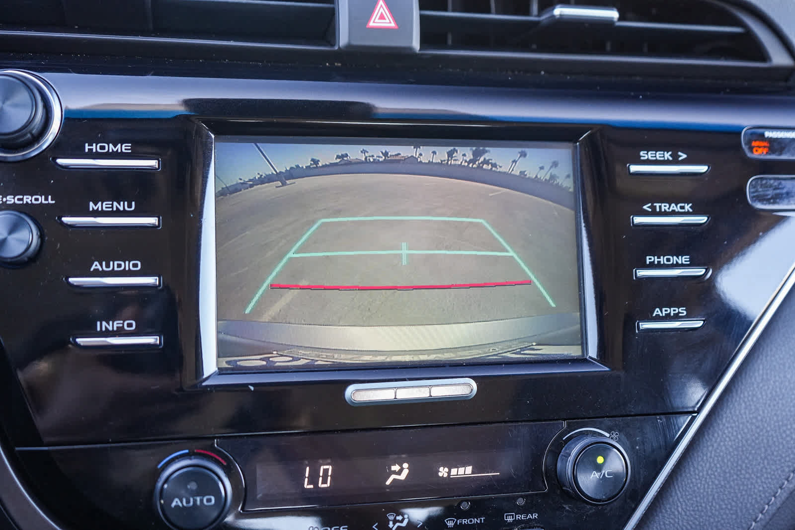 Used 2018 Toyota Camry SE FWD image 24