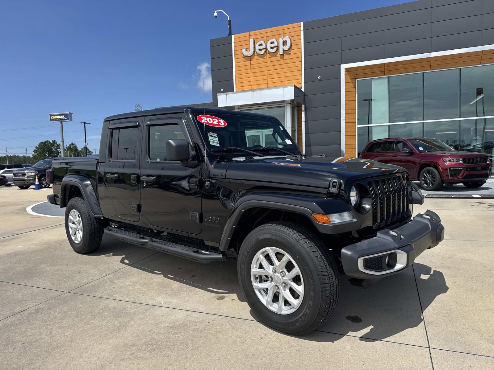 Used 2023 Jeep Gladiator Sport AWD/4WD image 1