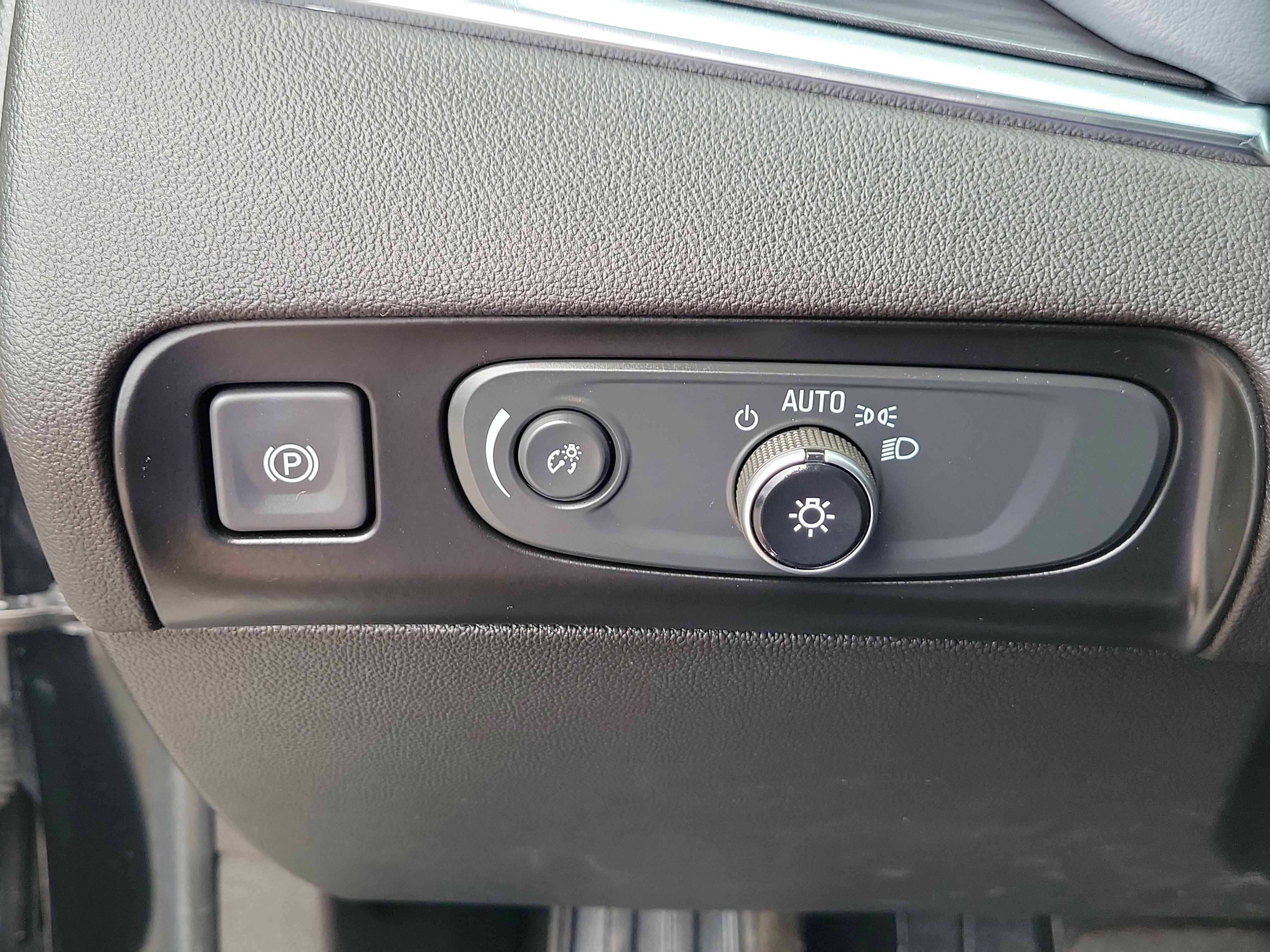 Used 2021 Buick Enclave Essence w/ Sport Touring Edition image 21