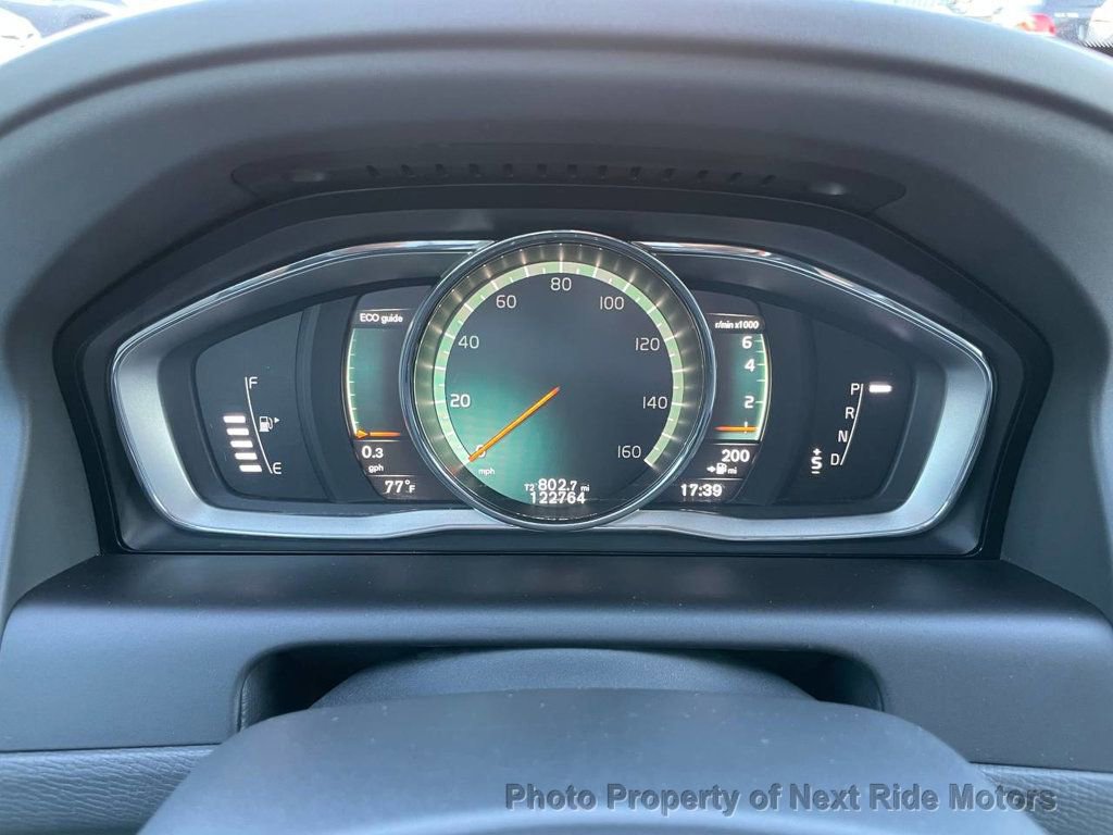 Used 2017 Volvo XC60 T6 Dynamic w/ Preferred Option Package AWD/4WD image 12