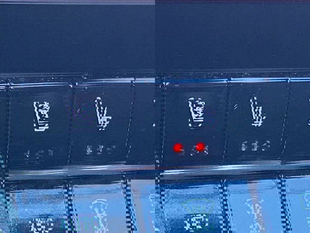 Used 2023 Chevrolet Colorado Z71 w/ Z71 Convenience Package 2 image 18