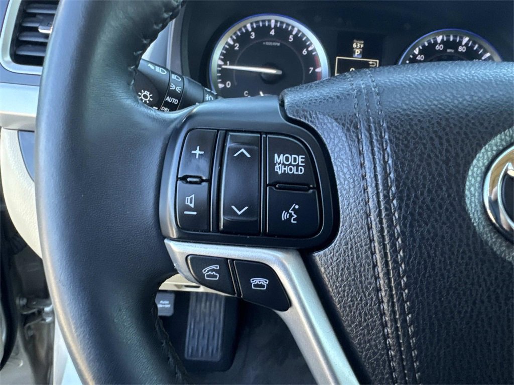 Used 2016 Toyota Highlander XLE image 42