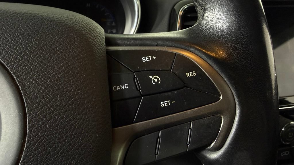 Used 2020 Jeep Grand Cherokee Altitude AWD/4WD image 19