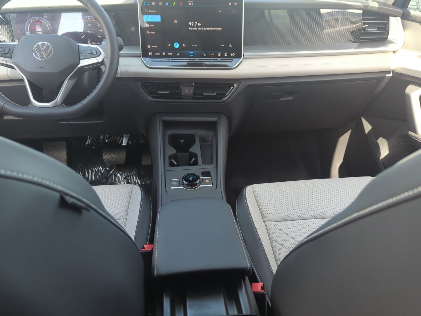 New 2025 Volkswagen Tiguan SE image 19