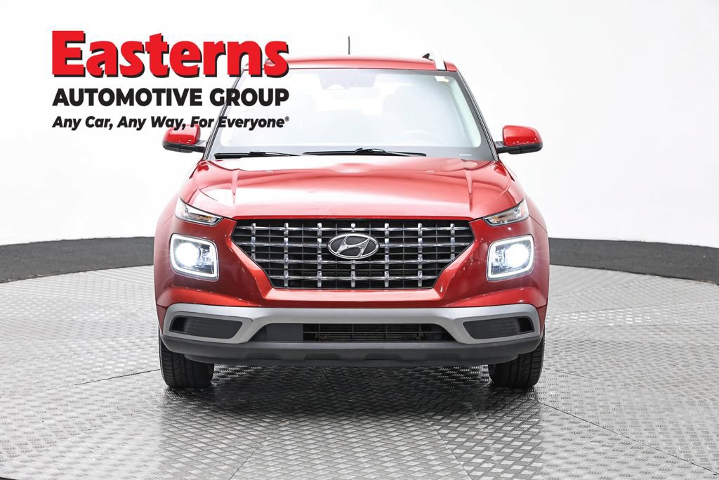 Used 2023 Hyundai Venue Limited FWD image 2