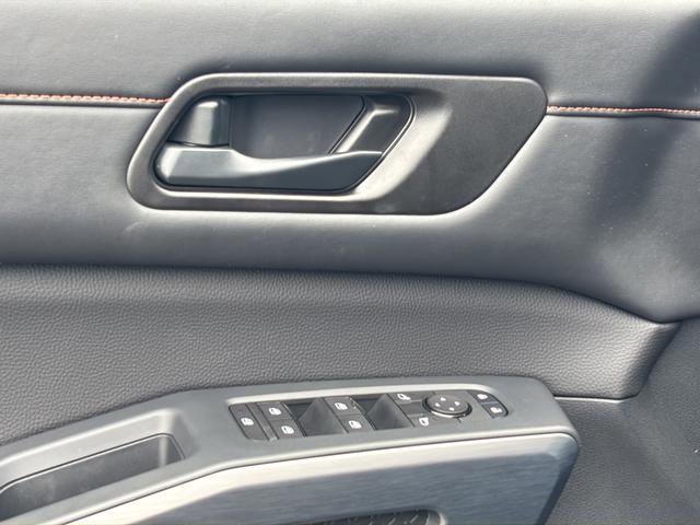 Used 2025 Nissan Pathfinder Rock Creek image 16