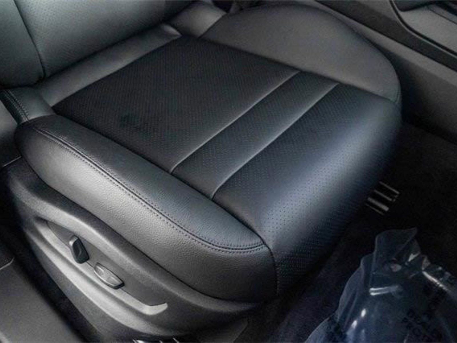 Used 2024 Porsche Cayenne image 30