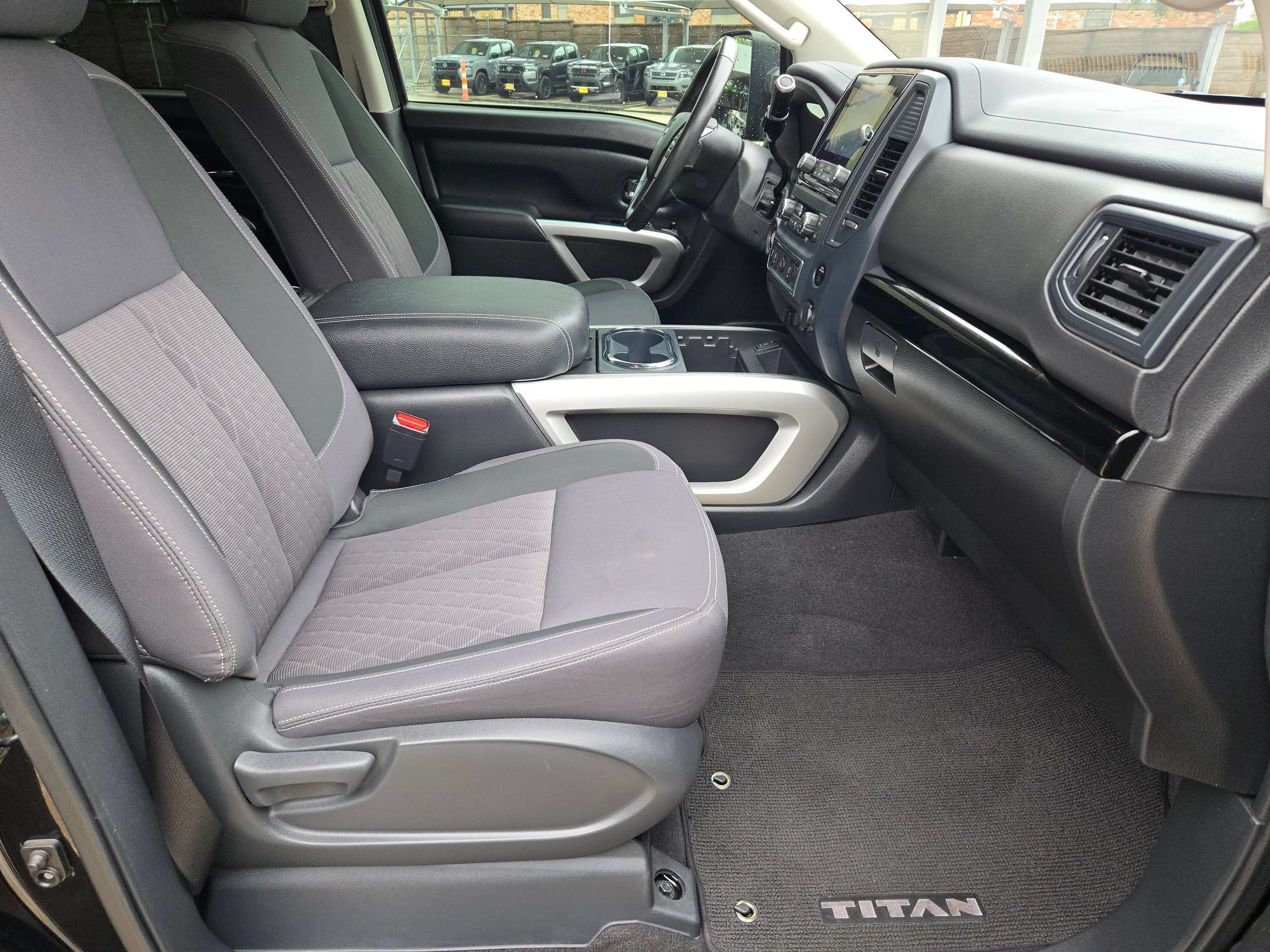 Used 2024 Nissan Titan SV w/ SV Convenience Package RWD image 27