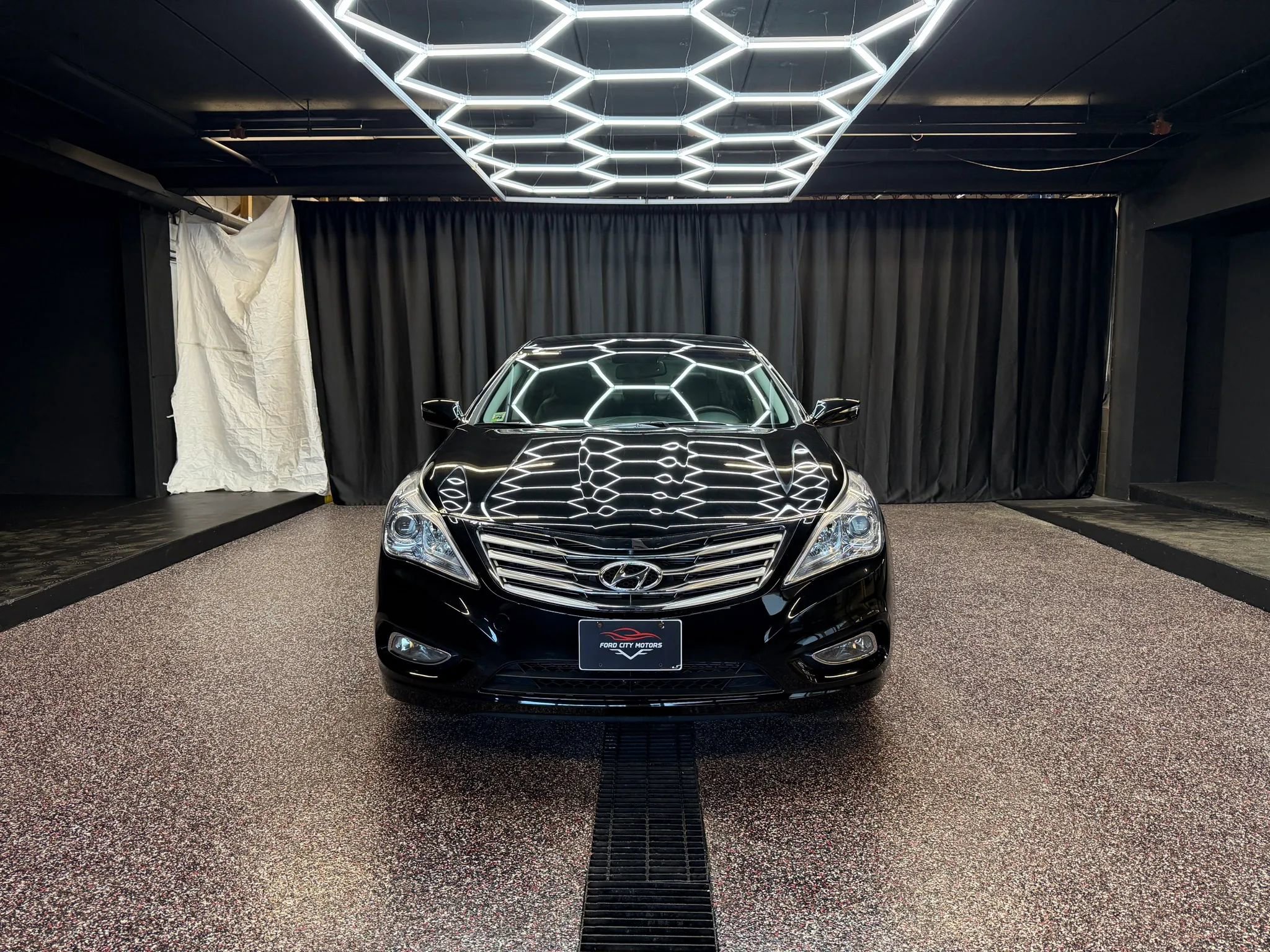 Used 2014 Hyundai Azera Limited w/ Option Group 02 image 2