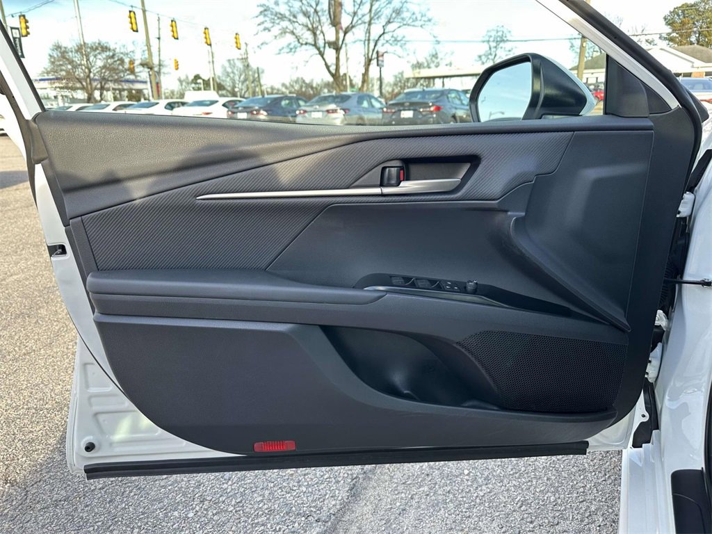 Certified 2025 Toyota Camry SE image 18