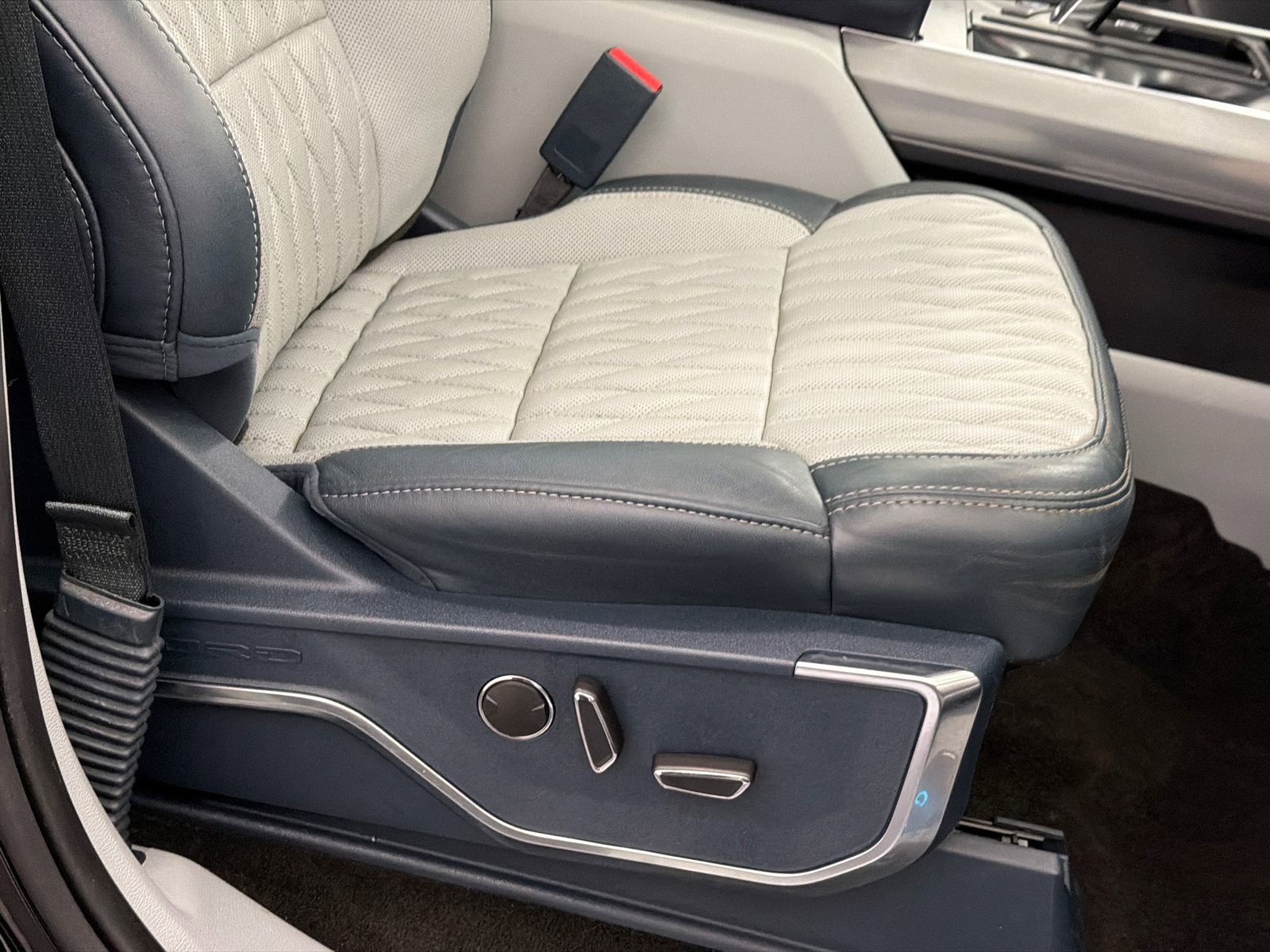 Used 2022 Ford F150 Limited image 11