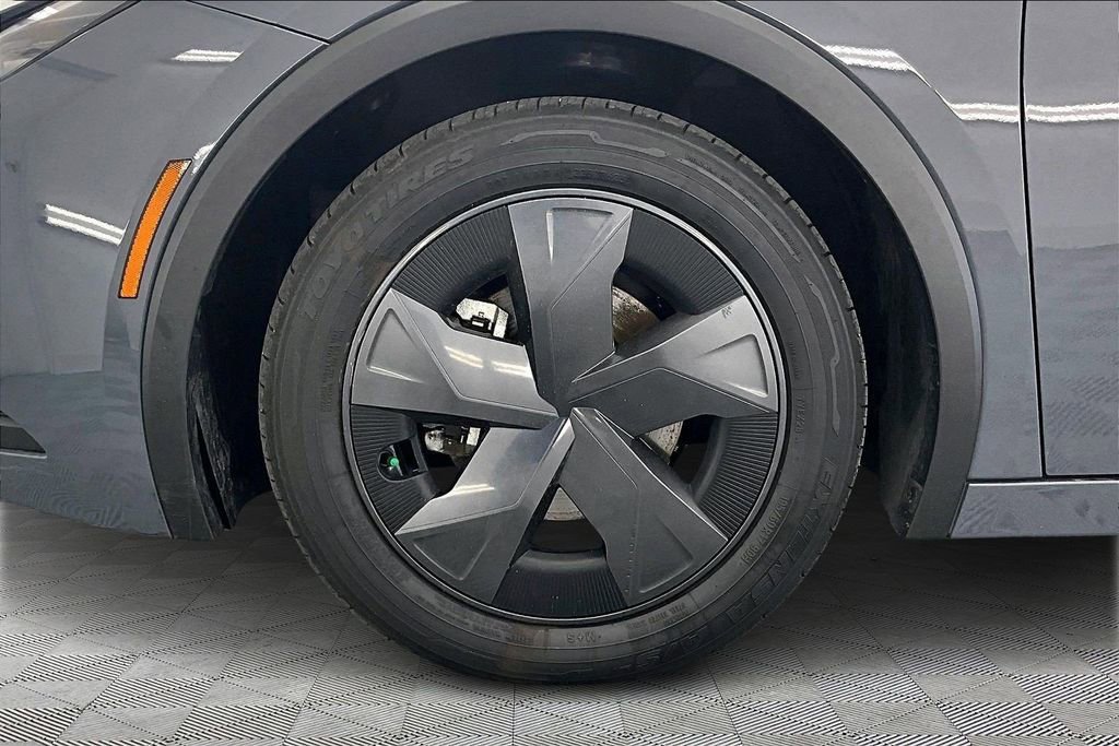 Used 2025 Toyota Prius LE image 9