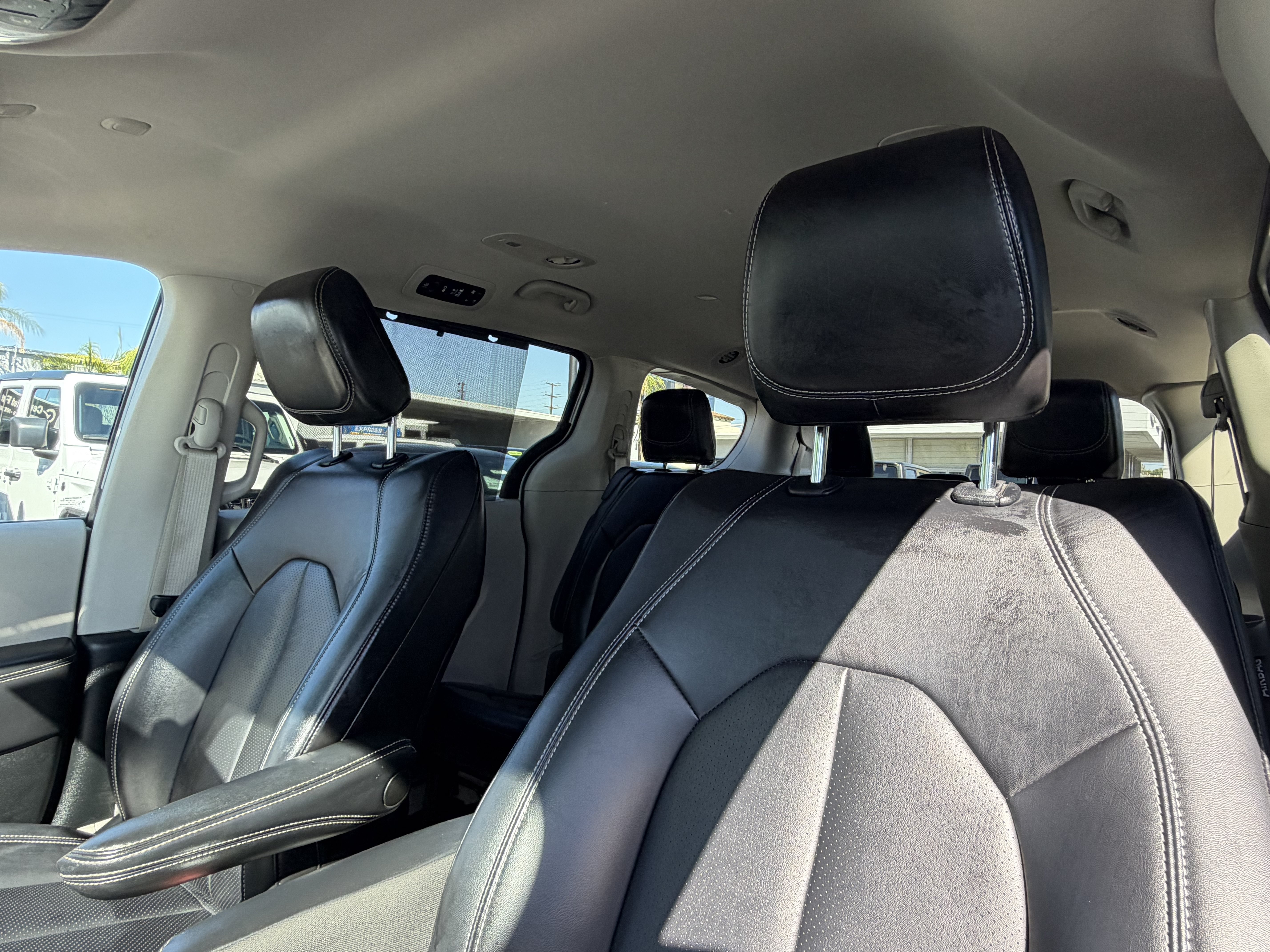 Certified 2024 Chrysler Pacifica Touring-L FWD image 21