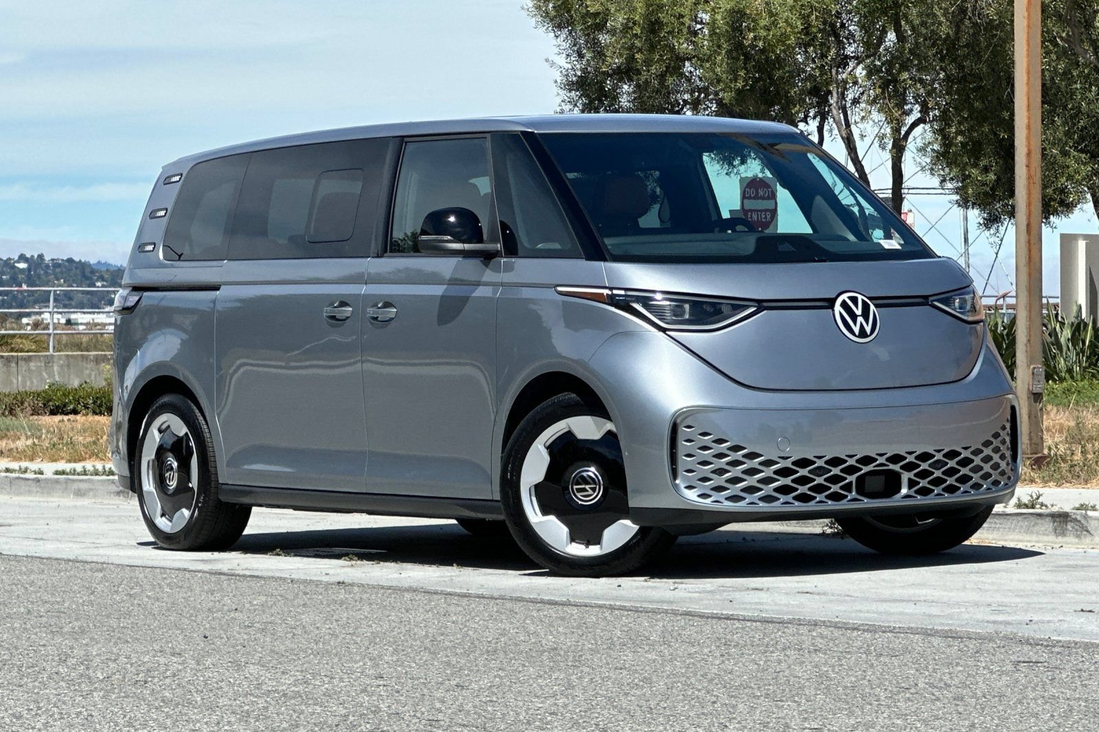 New 2025 Volkswagen ID. Buzz Pro S RWD image 2